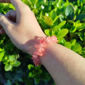 Pulsera de chips de minerales de cuarzo cereza